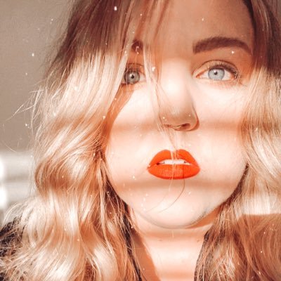 ellewallis's profile picture. ⋆ My drink of choice is gin and platonic. ⋆ working double time on the seduction line. ⋆ my cat doesn’t like you. ⋆ IG: elle_wallis