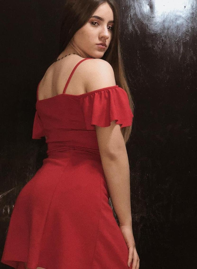 Chica curiosa busca chico curioso, sigueme si quieres que te envie mis fotitos...
🍑😋😋