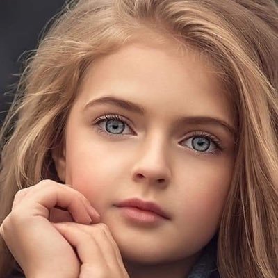 فتاة فارقة عن جيلها .... ولدت في غير زمانها... 🌸🌸