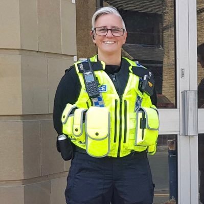 I am a Special Constable In WYP. Do not use Twitter to report crime.Emergency 999,Non-emergency101,Online https://t.co/BnGbH1Jojk