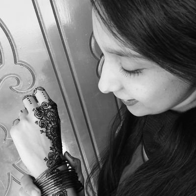 AroobaQureshi4's profile picture. All lies lead to good byes..🍁🍁

pharmacist👩‍⚕️💊