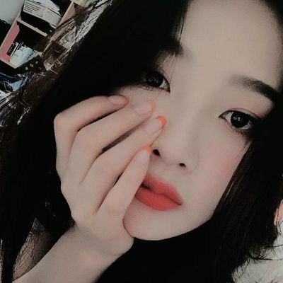 ⠀⠀⠀#⃝𝐏𝐎𝐓𝐑𝐀𝐘𝐄𝐃 ⌕ ˒ 1996-; 그녀는 주머니에 달, 눈에 별, 그리고 미소에 태양을 가지고 걷습니다. a REDVELVET 가수, 그녀는 𝐏𝐚𝐫𝐤 𝐒𝐨𝐨𝐲𝐨𝐮𝐧𝐠. nondating.