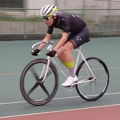 元ディーラー営業🎵出版社営業勤務
夏はロードバイク❗️冬はスノボ🏂️に全力を尽くす❗️😆