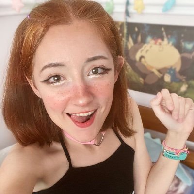 Webcam kitten, content creator, polyglot, dancer and ahegao chick with beautiful ass and skilled tongue. This is my official account