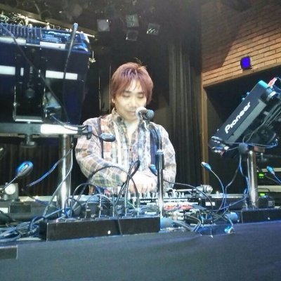 週末底辺ＤＪ。シンセ好き。ニコ厨。一眼レフやってます。