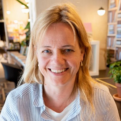 EKrussand's profile picture. Creative consultant using art to help you improve your results and drive