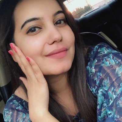 FabHeena's profile picture. Born to Unite