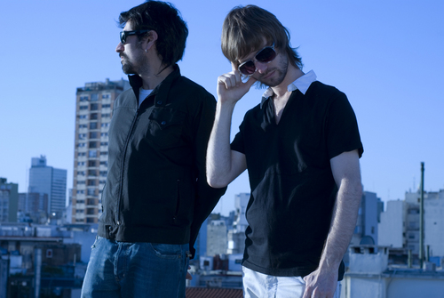 Sofá fué un dúo de pop-rock electrónico integrado por Mauro Toro (@toromau) y Esteban Beletti