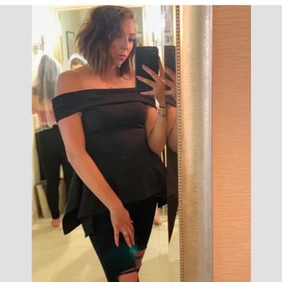 jessica_caye's profile picture. 30 • mom to 3 boys 👦🏻👦🏼👶🏻 • fur mom x2 🐶