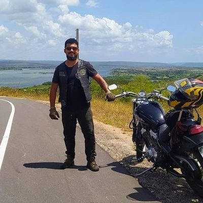 abogado, gusto por las motos investigador privado y mexicano con honor,antichairo,amor a mi México y decepción del gobierno y de la gente que lo sigue...