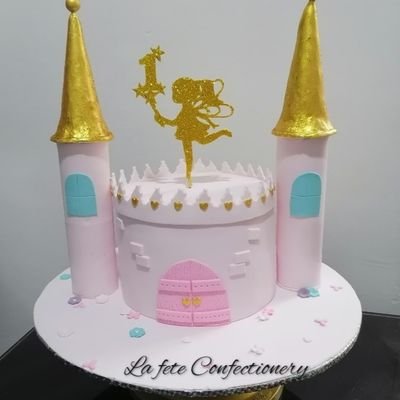 I dream cakes; of all colours, sizes, types. Let me bring your cake dream to reality. 
https://t.co/UjWzWoETQw