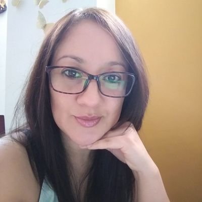 Socióloga. Universidad de Nariño. Especialista en Gerencia de proyectos.