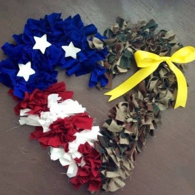 runngcr8z's profile picture. Supports what’s right, Organic, Non-GMO, Protecting my family, Army Mom, SAHM, Homeschooler, Patriot❤️