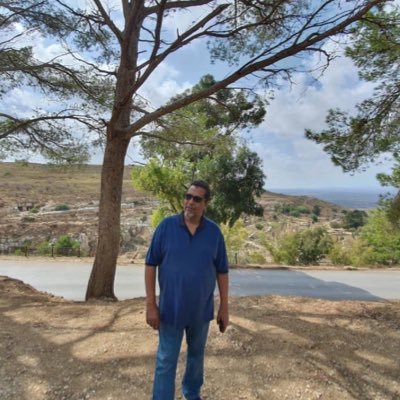 لي 4 روايات عملت بهما دكتوراه و ماجستير بجامعة طرابلس و 5دواوين و 5كتب في نقد الأدب و ديوان شعر و قصة باللغة الإنجليزية منشورتان بالأمزون