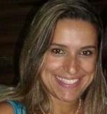 Uma mistura de tímida e extrovertida,menina mulher,pensativa,filosófica,simpática,divertida,às vezes teimosa,perfeccionista,amiga e muito chata quando preciso.