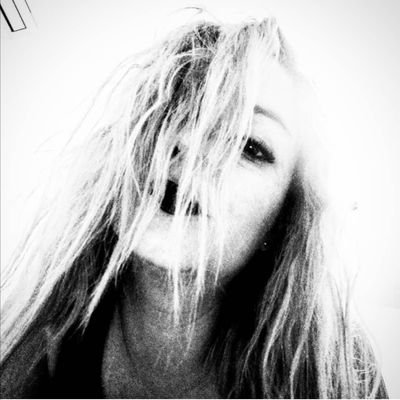 macukila's profile picture. Si lloras por haber perdido el sol, las lagrimas no te dejaran ver las estrellas