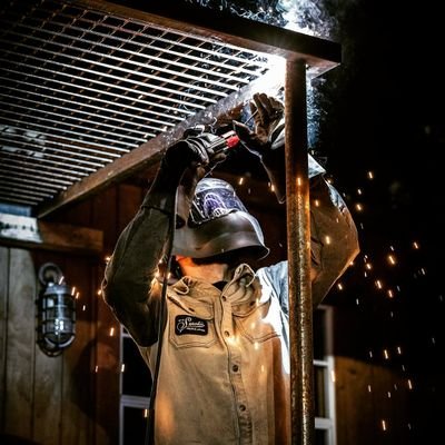 ChampNel_'s profile picture. 11th july pikin, 
Mech. Engr[limited edition]. 
Ur mind is too small for my world.
Welder 💯%.. 
I dont hustle I manifest 
#its_in_me
