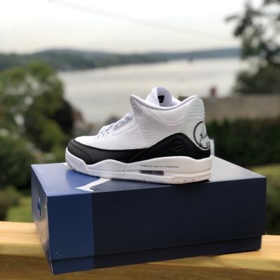Selling premium footwear with added VALUE
Hype purchases come with FREE T-Shirt, Dust Bag, AND Hang Tag. Shop with us and join our Royal Community.