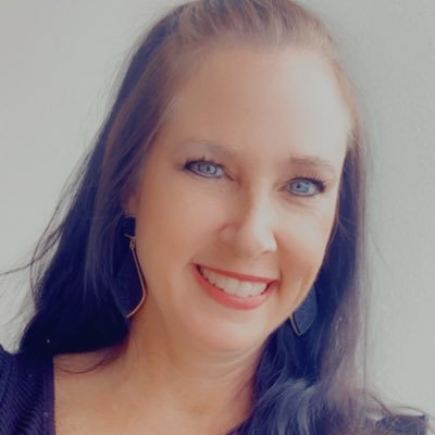 Wife, mother (of 4), math teacher, photographer, yearbook adviser..I love my family, Jesus, Roll Tide, reading, traveling, weather-chasing, cooking, and NASCAR!