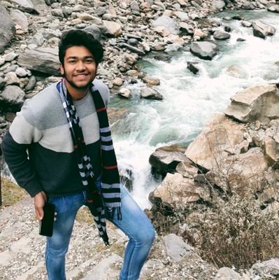 OyeeeAnand's profile picture. Don't know what's messier, my life or my hair.