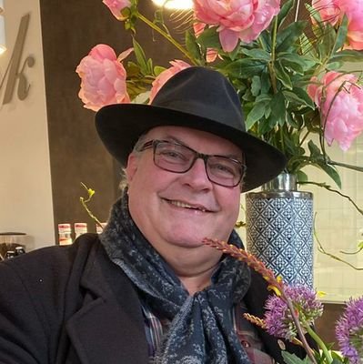 Sociaal Ambassadeur Gemeente Deventer.
Niet positief of negatief.
Maar hou het liever op de realiteit.