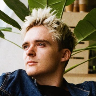 ewanjphillips_'s profile picture. What would Kate Bush do?