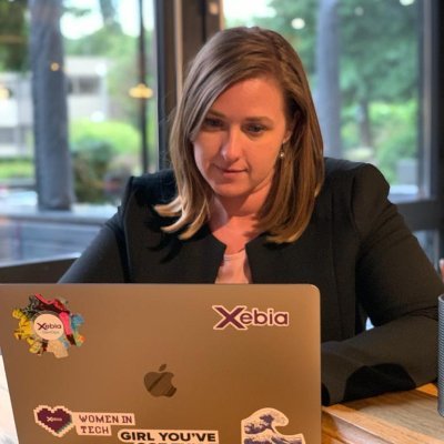 Ambitious woman working at Xebia Architects of IT Transformation, contributing to a world with more brave & bold leaders, inspired by #daretolead