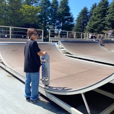 HAL4780's profile picture. こんにちはスケーターおばさんのHALです。スノーボードとスケートボードをこよなく愛し、駒沢と全国各地のキャンプインフェスに出没します。現在50歳！愛されるおばさんになるのが夢です。#スケボー女子 #スケボー初心者 #スケーターおばさん #最年長女子スケーター