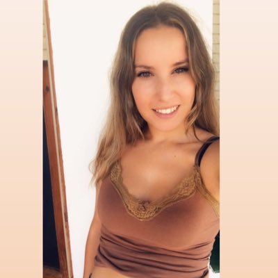 ElenaBorbon's profile picture. 