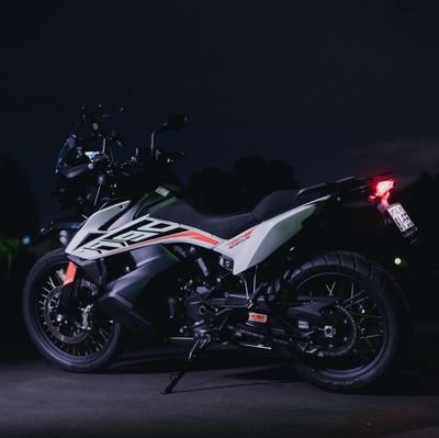 Honda CL400→KTM 790 adventure    VFX Director