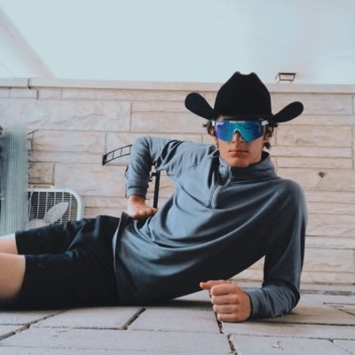 loganloganv's profile picture. yo