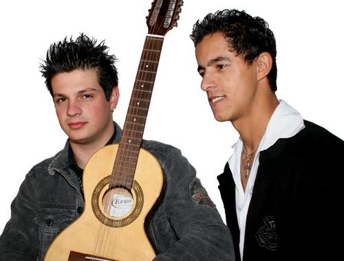 Dupla sertaneja/romântica que vem conquistando o sul do Brasil e em breve, certamente todo o País...