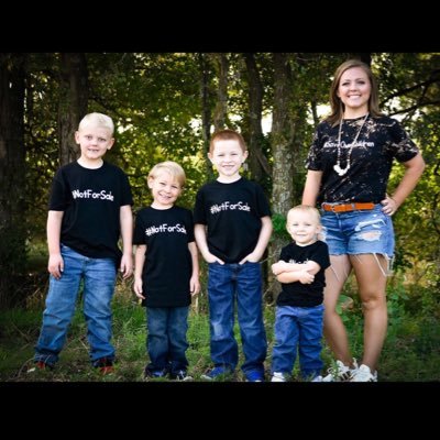 Wifey•Boy Mom•Animal Lover•Plant Enthusiast•Crafter