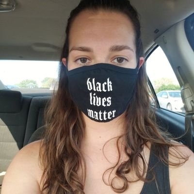 cirezaru's profile picture. Romanian 🇷🇴 | LGBTQIA2+ 💜 | Immigrant 💪🏽 | she/they