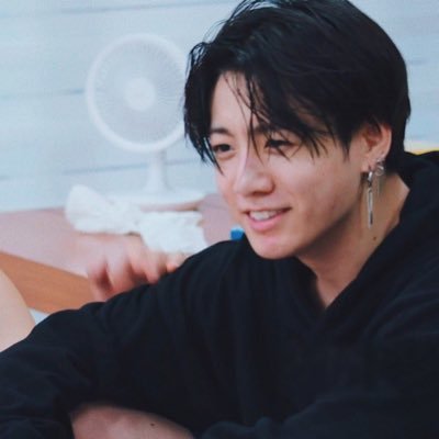 b3rrygguk's profile picture. Don’t get scared | cheer up | with mistakes and in tears? | so what? | Just go. | Life goes on. | Let’s live on.