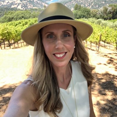 joannareyna02's profile picture. 