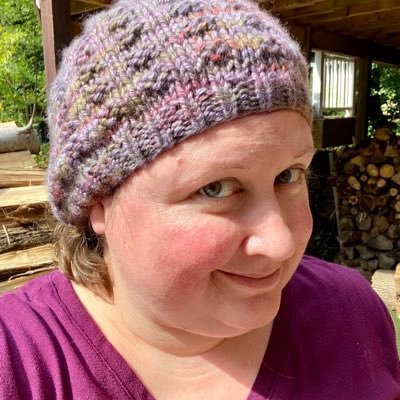 Knitter. Pianist. Fan of @FSBibleTime. Wears cardigans a lot. Every time they make a Robin Hood movie they burn my village down. (she/her)