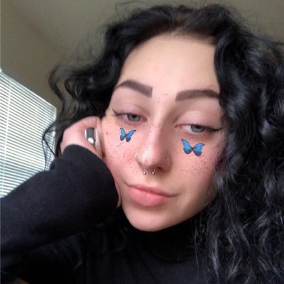 fruitydynobite's profile picture. she/her