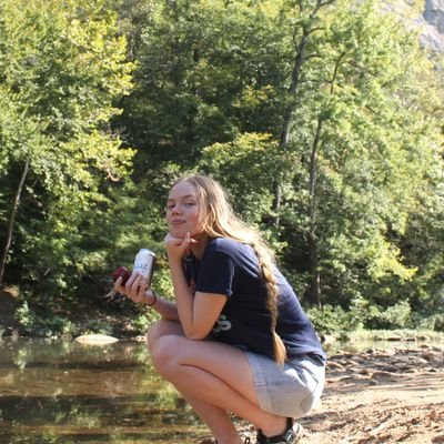 dariandyer_'s profile picture. imagine an arkansas-raised environmental governance cowboy, she/her