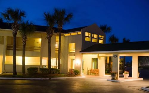 Oceanside Inn and Suites, located off the coast of southern Georgia on Jekyll Island, provides a beautiful setting for business or pleasure!