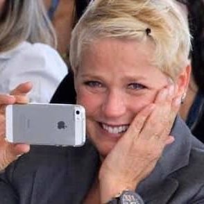 anapfischer_'s profile picture. #LoveIsLouder #elenão (ela/dela)