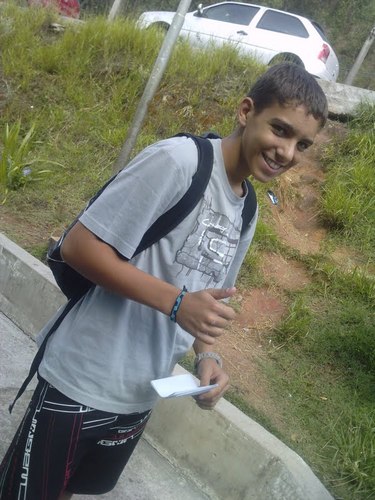 Para que levar a vida tão a sério, se a vida é uma alucinante aventura da qual jamais sairemos vivos.By:Bob Marley