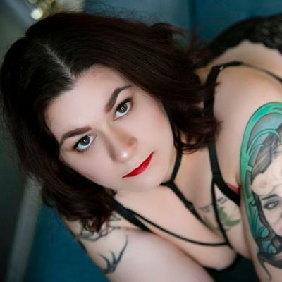 50shadesof_lena's profile picture. Exhibitionist 👀 420 loving 💚 bisexual 🌈 
big booty queen🍑  watersports fetish 💦