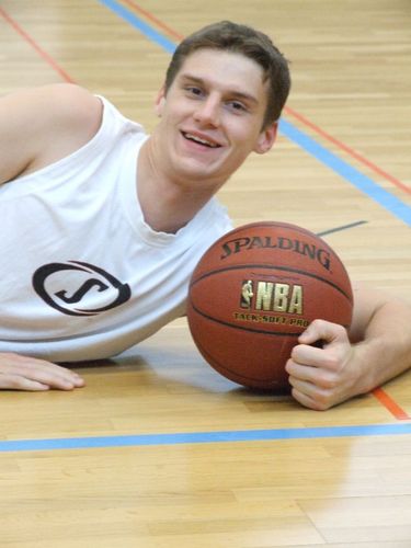 Basketballschiedsrichter und leidenschaftlicher Zocker!