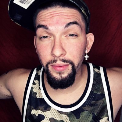 Rapper | Graphic Designer | Father |”BE POSITIVE”