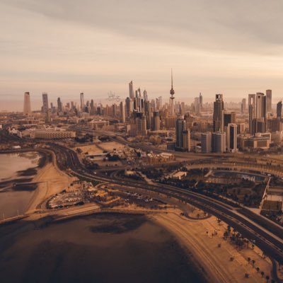 آهِ لو تدري بِحُزني و إلتِياعي .. حينَ قالوا أشرقت شَمسُ الوداعِ