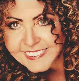 Fã Clube cantora Shirley carvalhaes. 35 anos de Ministério. 32 CD's Gravados!