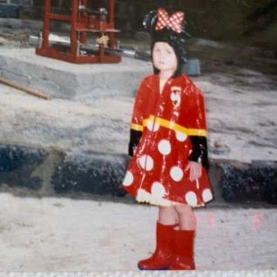 deiriano's profile picture. clap if you think she should suffer (she/her)