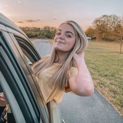 maddie_olivia02's profile picture. schs cheer