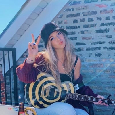 xtinabro's profile picture. great day to have a great day